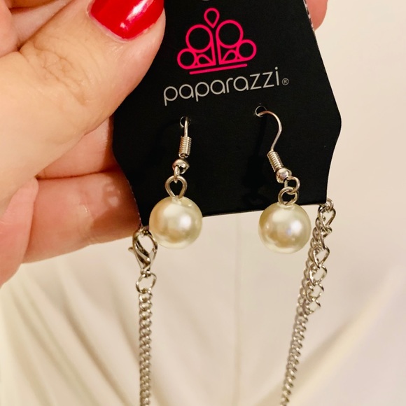 EXPRESS Sleeveless Twist Front Top & necklace - Picture 3 of 8